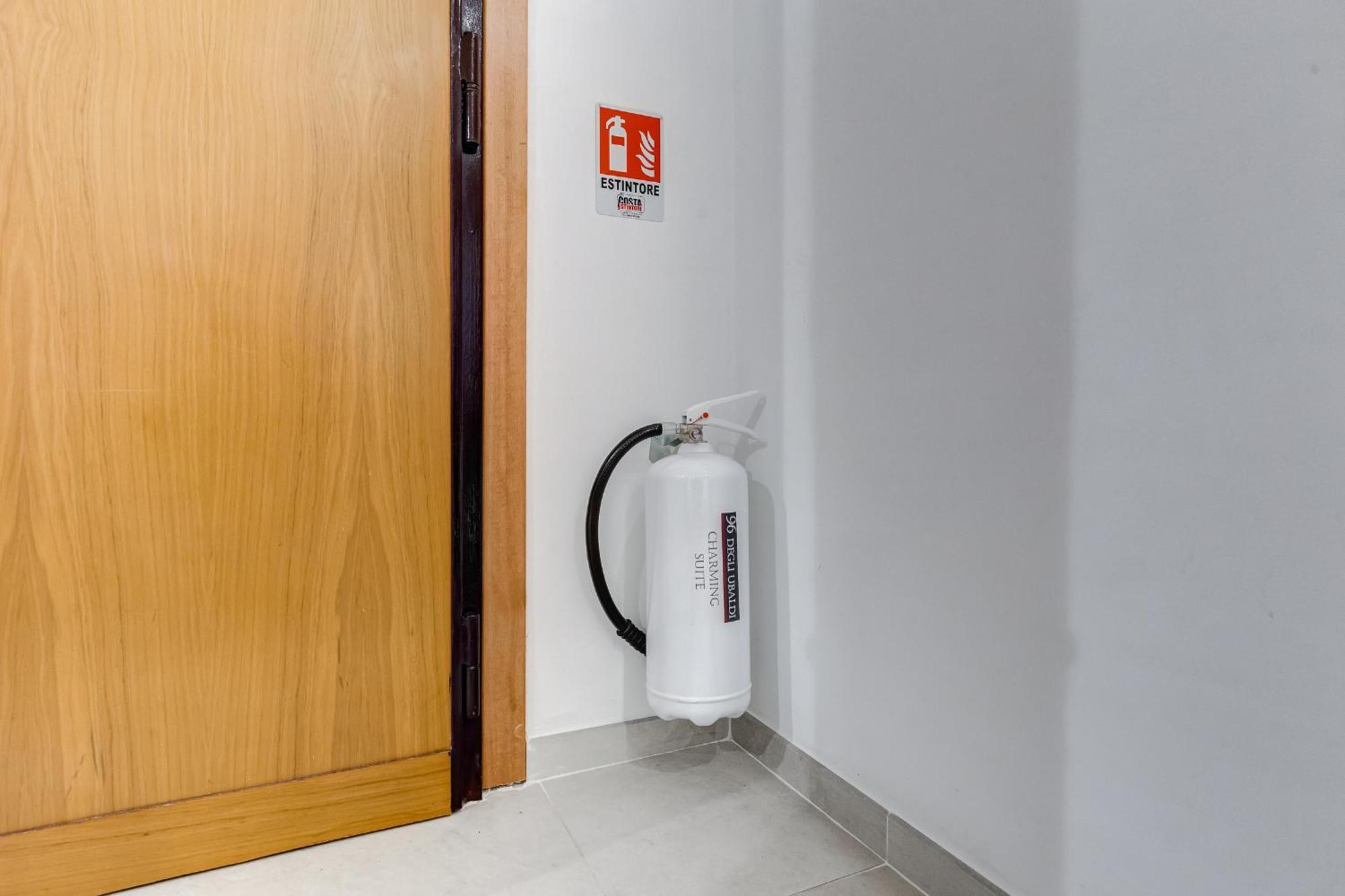 96 Degli Ubaldi Charming Suite Рим Экстерьер фото